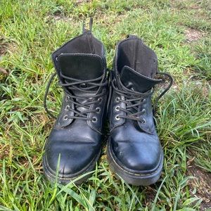 DR MARTENS 1460 Pascal Wanama Leather Boot in Black Virginia Size US 10